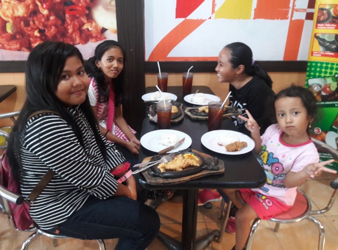 A Flavor Journey at Library Cafe Cilacap: Relax, Comfort, and Appetizing